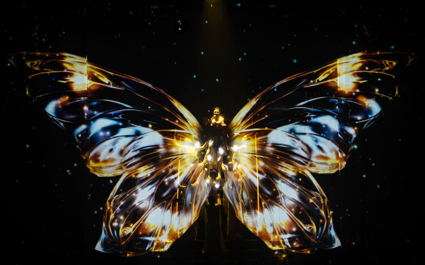 Chương trình được đầu tư với sân khấu hoành tráng, phần âm nhạc do nhạc sĩ Đức Trí đảm nhận. Chương trình được đầu tư với sân khấu hoành tráng, phần âm nhạc do nhạc sĩ Đức Trí đảm nhận.