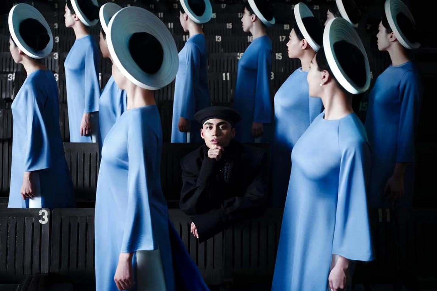 Một vài hình ảnh trong MV.