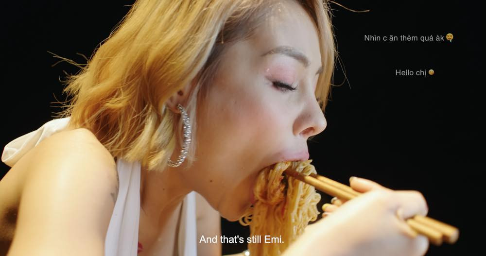 Ngân 98 có nhiều cảnh quay nóng bỏng nhưng gây phản cảm với người xem. Ngân 98 có nhiều cảnh quay nóng bỏng nhưng gây phản cảm với người xem.