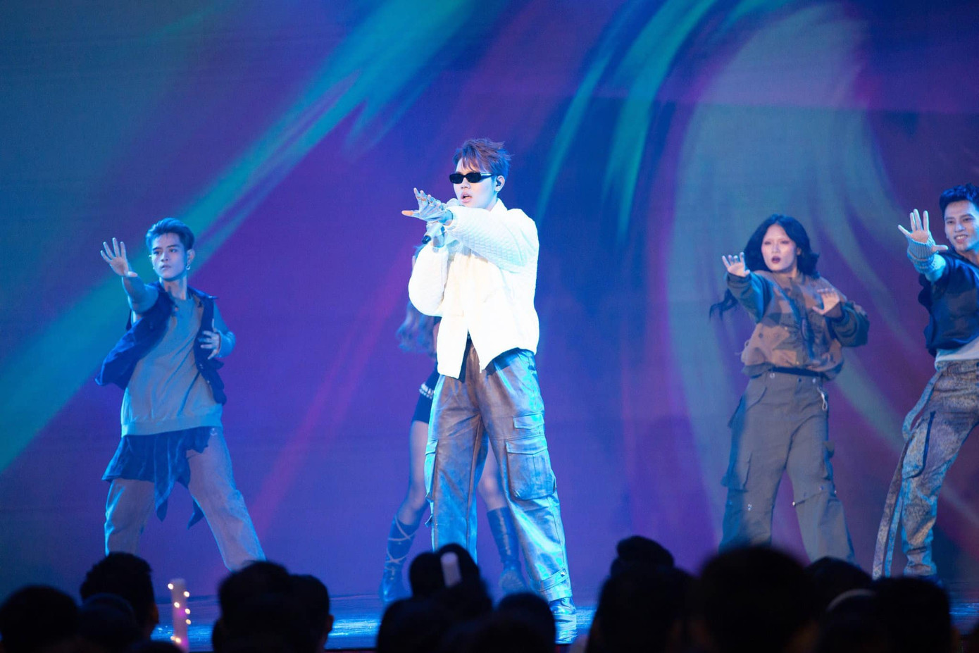 Màn trình diễn của Lâm Phúc nhận ý kiến trái ngược từ 2 giám khảo Huy Tuấn và Mỹ Tâm. Màn trình diễn của Lâm Phúc nhận ý kiến trái ngược từ 2 giám khảo Huy Tuấn và Mỹ Tâm.