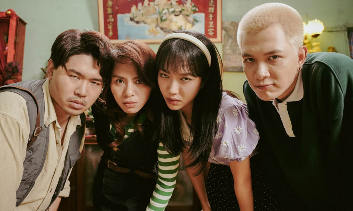 Gặp lại chị bầu có nhiều yếu tố hài hước, dễ xem nhưng lại không hút khách bằng phim Mai nặng về bi kịch. Gặp lại chị bầu có nhiều yếu tố hài hước, dễ xem nhưng lại không hút khách bằng phim Mai nặng về bi kịch.