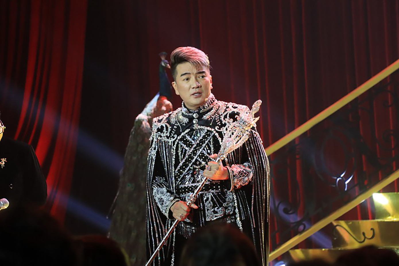 Khi tuyên bố ra mắt phim, Đàm Vĩnh Hưng lại tiếp tục gây ồn ào. Khi tuyên bố ra mắt phim, Đàm Vĩnh Hưng lại tiếp tục gây ồn ào.