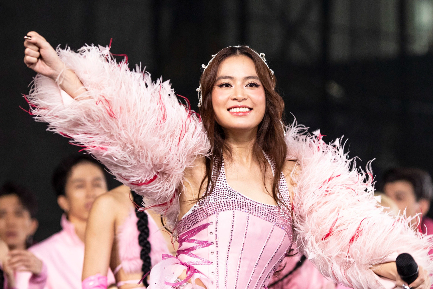 Vietnamese Concert Film: Chúng ta là người Việt Nam là dự án phim tài liệu được Hoàng Thùy Linh ấp ủ từ lâu.