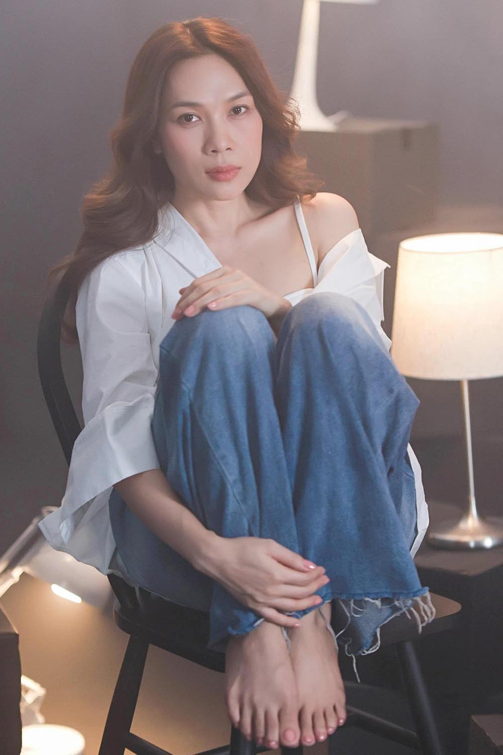 MV có phần hình ảnh và âm nhạc đơn giản. MV có phần hình ảnh và âm nhạc đơn giản.