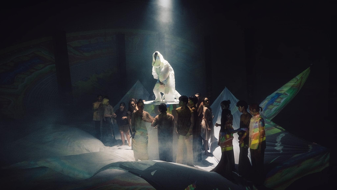 Hình ảnh trong MV Tia sáng cuối cùng.