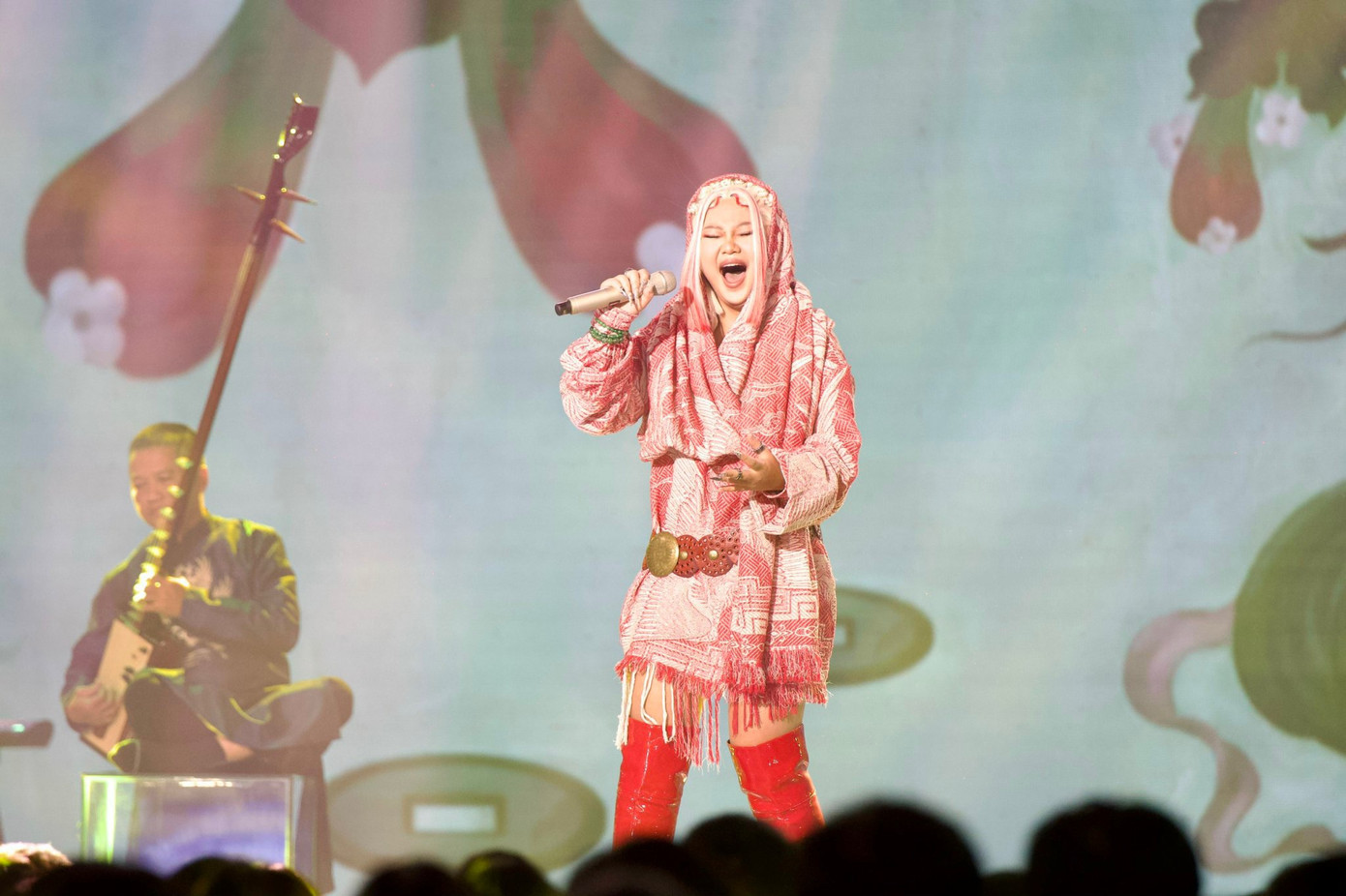 Hà Minh hát tốt nhưng phong độ không ổn định. Hà Minh hát tốt nhưng phong độ không ổn định.