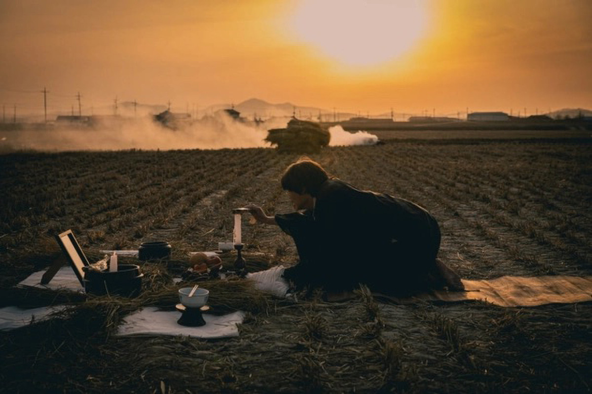 Bối cảnh đóng vai trò quan trọng trong phim, giúp câu chuyện trở nên chân thực hơn. Bối cảnh đóng vai trò quan trọng trong phim, giúp câu chuyện trở nên chân thực hơn.