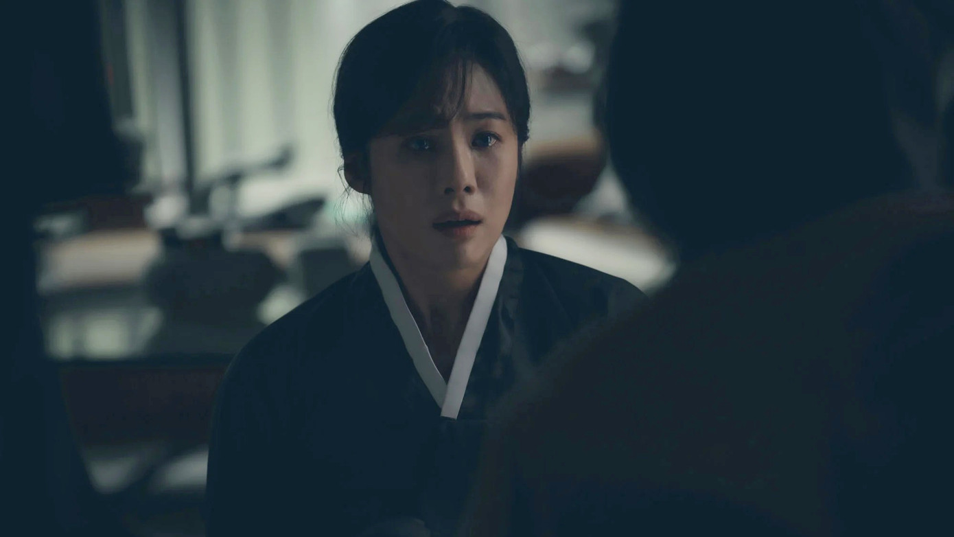 Kim Huyn Joo thể hiện được bản lĩnh diễn xuất, đồng thời giữ được vẻ đẹp tươi trẻ ở tuổi 46. Kim Huyn Joo thể hiện được bản lĩnh diễn xuất, đồng thời giữ được vẻ đẹp tươi trẻ ở tuổi 46.