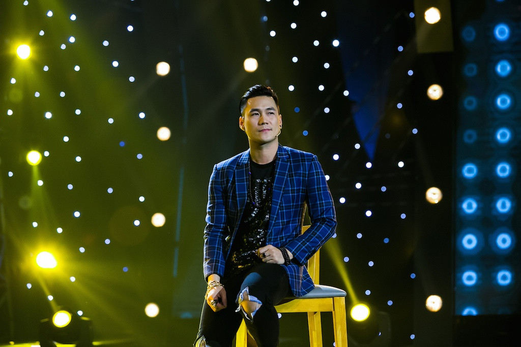 Khánh Phương vẫn tham gia một số chương trình nhưng không nhiều, ít được quan tâm. Khánh Phương vẫn tham gia một số chương trình nhưng không nhiều, ít được quan tâm.