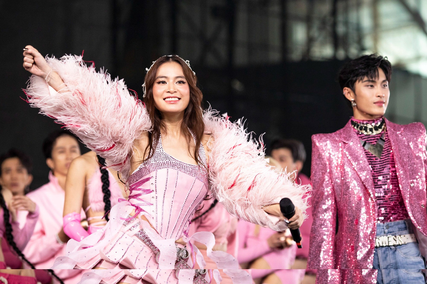 Hoàng Thùy Linh là một trong số ít ca sĩ làm live show mà bị chê về giọng hát tệ.