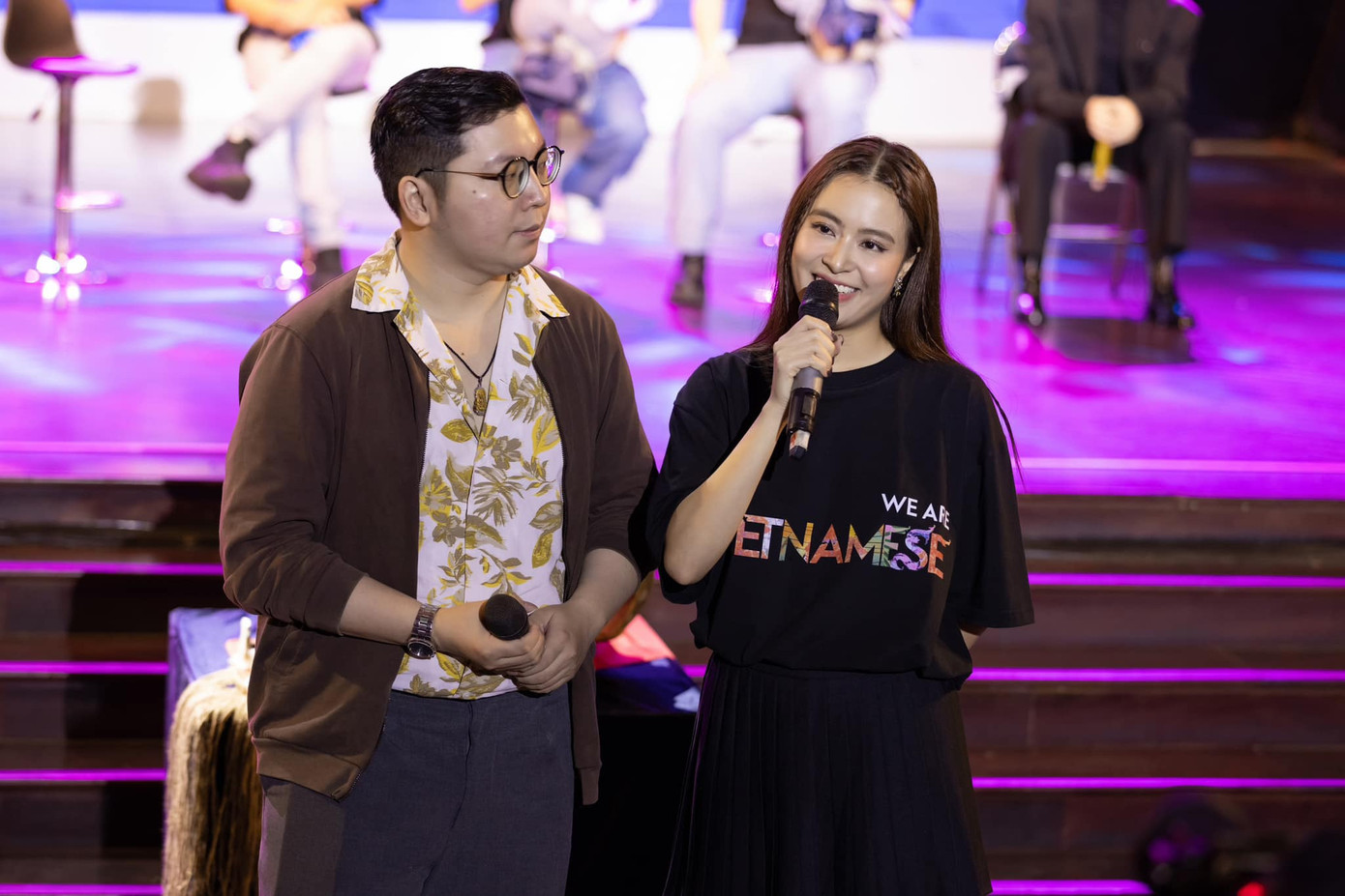 Hoàng Thùy Linh &quot;dạy đời&quot; phóng viên tại họp báo.