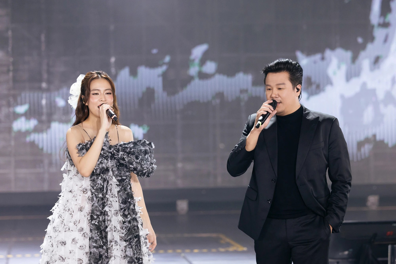 Hoàng Thùy Linh là một trong số ít ca sĩ làm live show mà bị chê về giọng hát tệ.