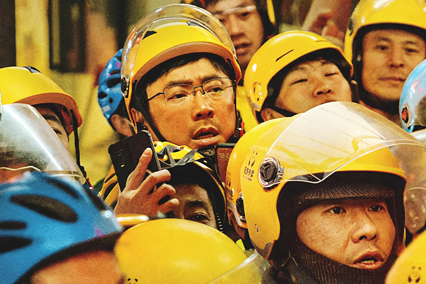 Nhân vật chính phải làm shipper để kiếm tiền trang trải cuộc sống.