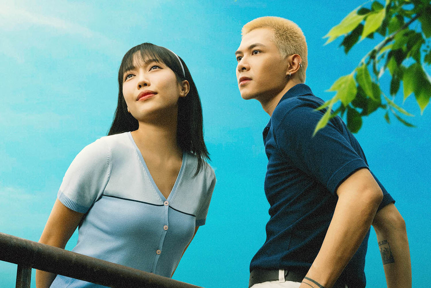 Gặp lại chị bầu không phải phim tình cảm, lãng mạn như nhiều người lầm tưởng, mà vẫn khai thác chủ đề gia đình. Gặp lại chị bầu không phải phim tình cảm, lãng mạn như nhiều người lầm tưởng, mà vẫn khai thác chủ đề gia đình.