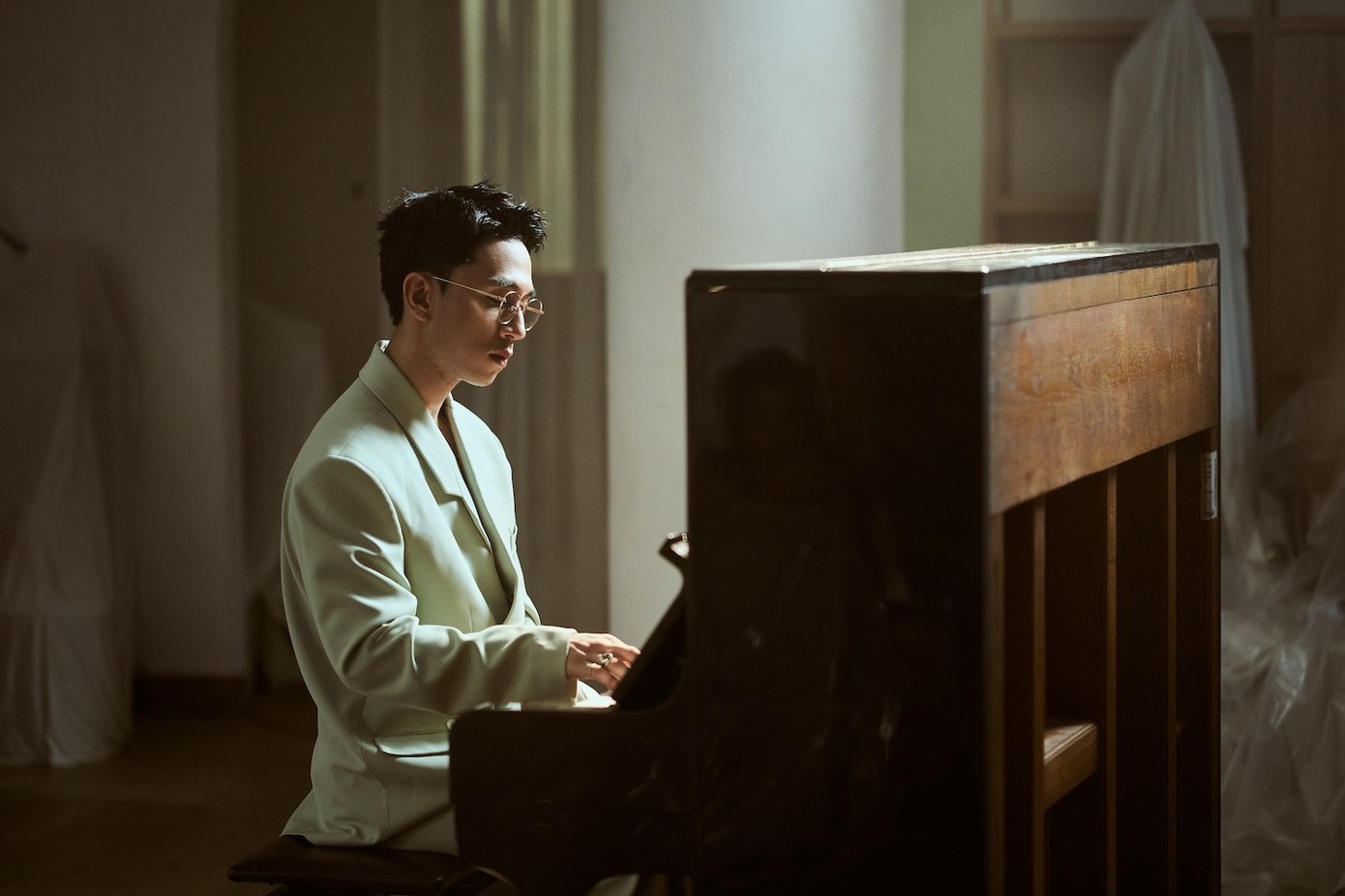 Edward Dương có giọng hát nhưng thiếu bản hit để tạo dấu ấn trên thị trường.