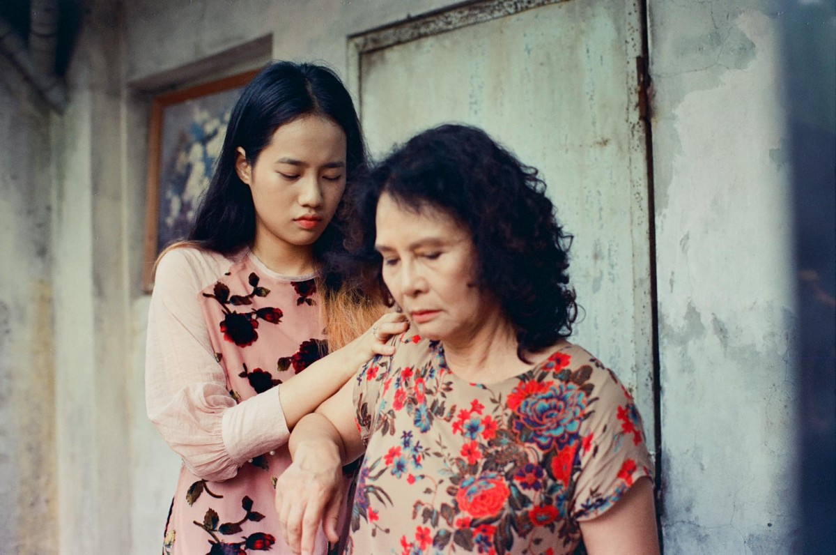 Phim kể lại số phận của hai phụ nữ ở thế hệ khác biệt.