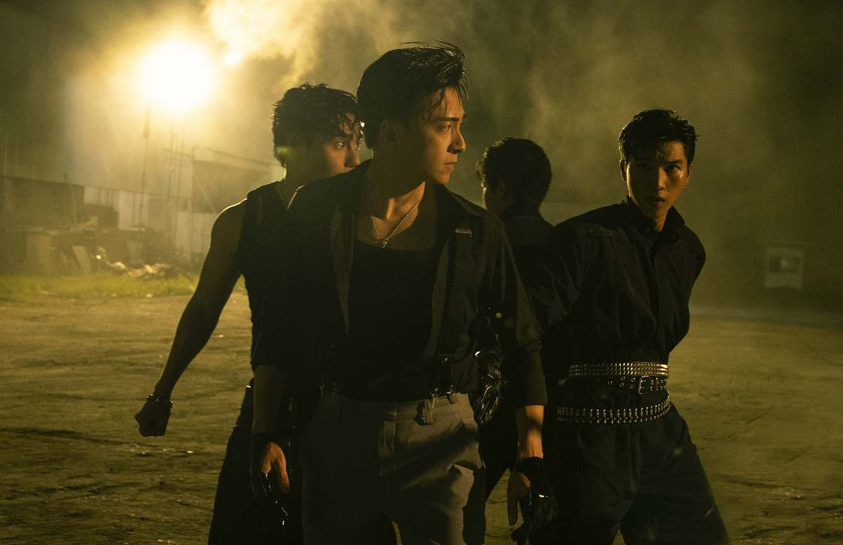 Tất cả đứng im là ca khúc giúp Ngô Kiến Huy thắng giải Mai Vàng 2022 nhưng lại bị gắn mác "thảm họa" âm nhạc.