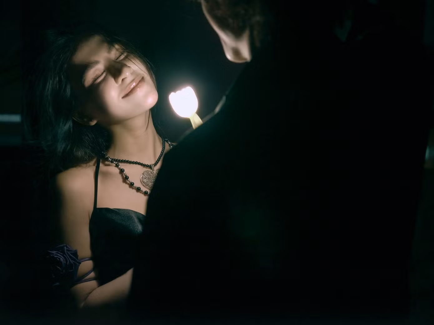 Một vài hình ảnh trong MV.