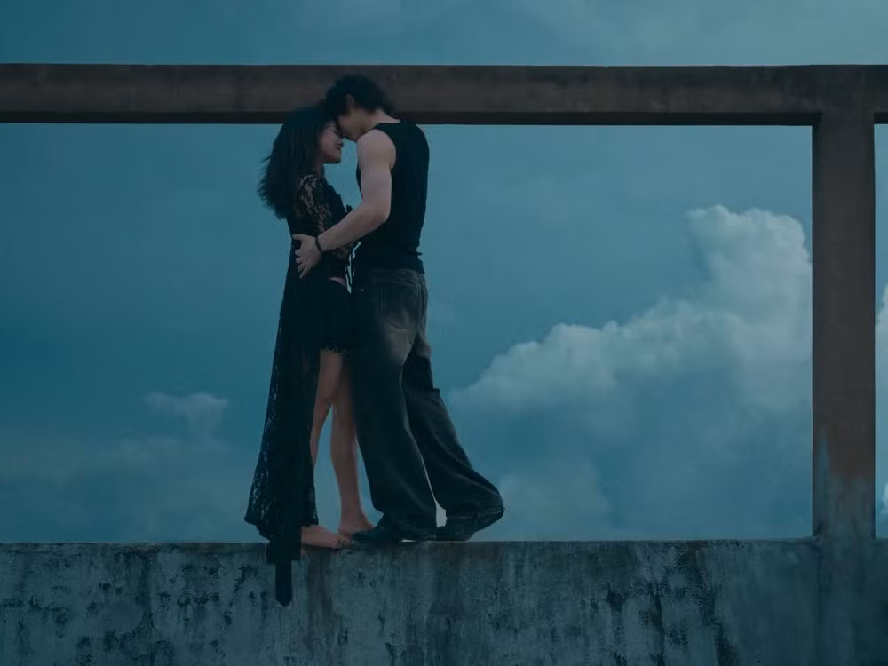Một vài hình ảnh trong MV.