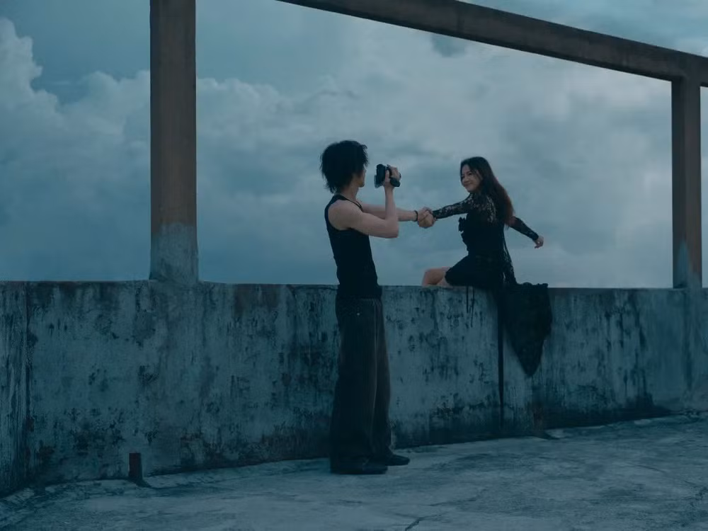Một vài hình ảnh trong MV.