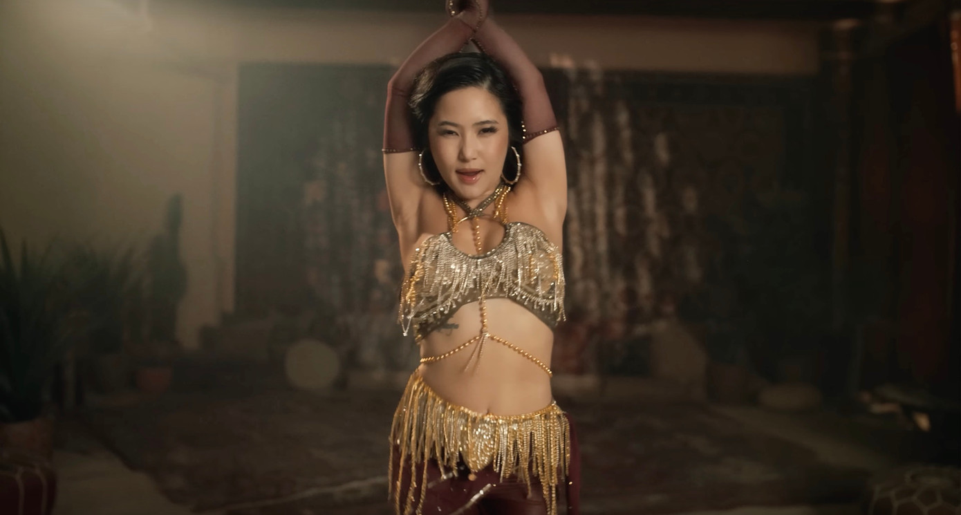 Hình ảnh mới của Hương Tràm trong MV. Hình ảnh mới của Hương Tràm trong MV.