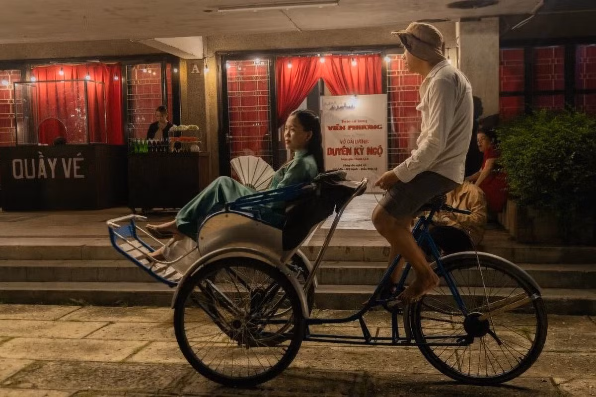 Sáng đèncó doanh thu thấp khi trở lại rạp.