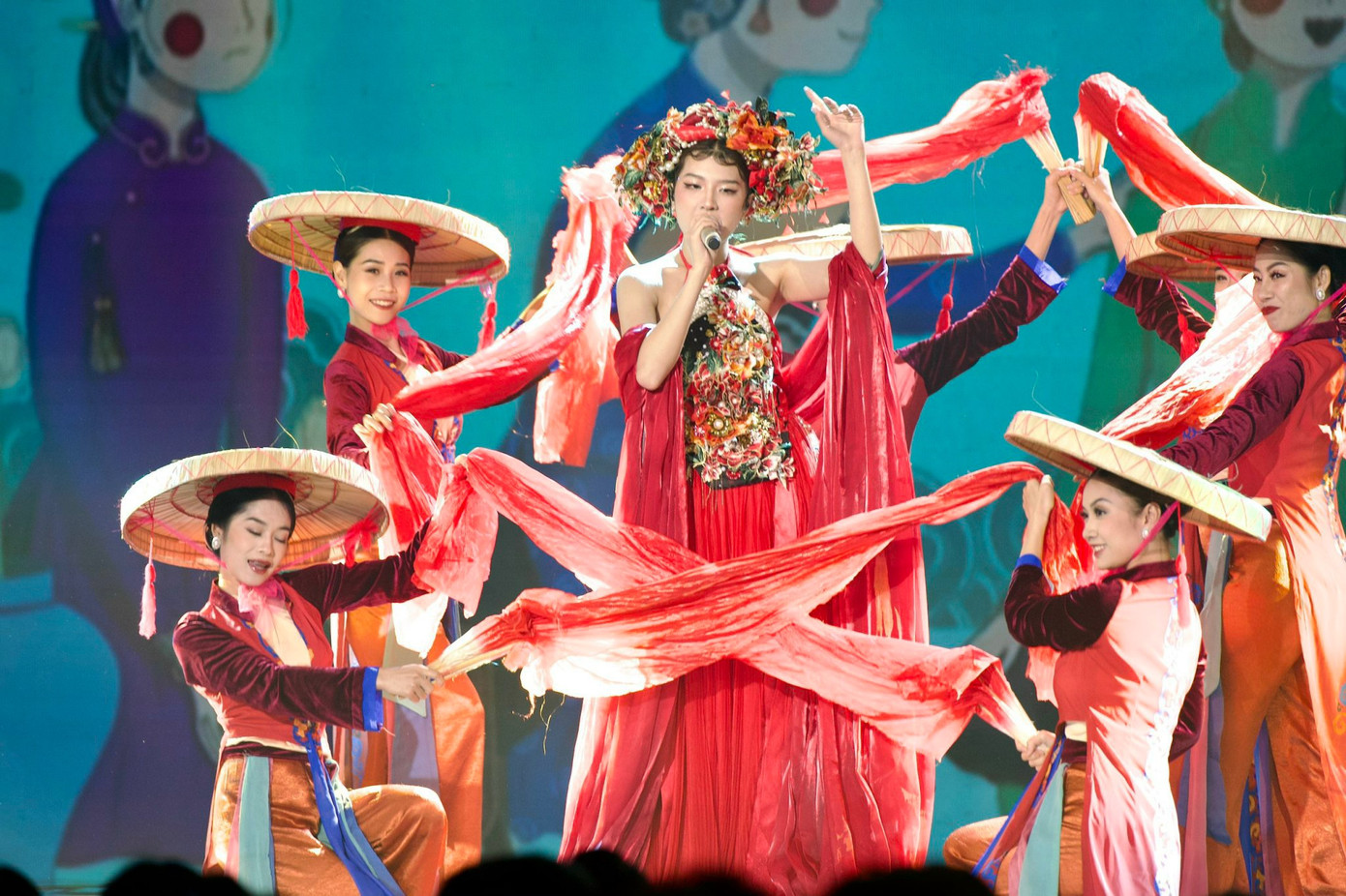 Diễm Hằng Lamoon nhận "cơn mưa" lời khen từ phía ban giám khảo trong khi PiaLinh bị chê về cách chọn bài. Diễm Hằng Lamoon nhận "cơn mưa" lời khen từ phía ban giám khảo trong khi PiaLinh bị chê về cách chọn bài.