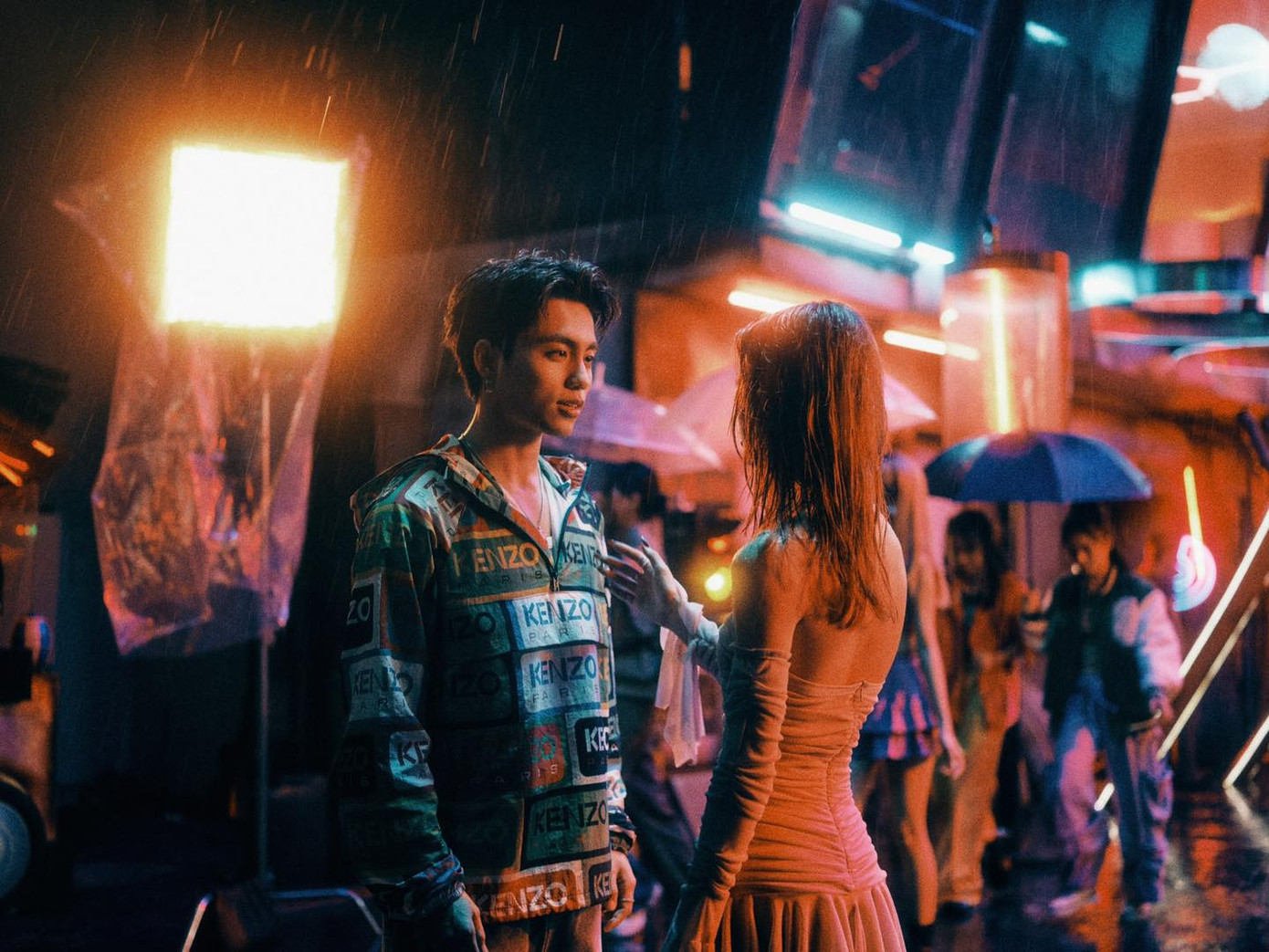 MV tạo hiệu ứng không tốt, không được khán giả chú ý sau khi ra mắt. MV tạo hiệu ứng không tốt, không được khán giả chú ý sau khi ra mắt.