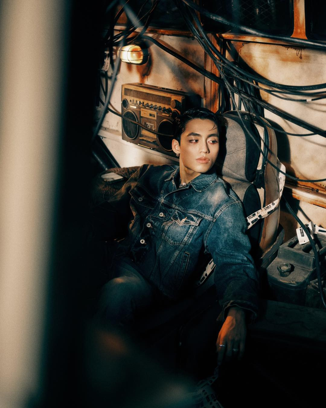 Giọng ca sinh năm 2000 đầu tư mạnh về mặt hình ảnh cho sản phẩm lần này. Giọng ca sinh năm 2000 đầu tư mạnh về mặt hình ảnh cho sản phẩm lần này.