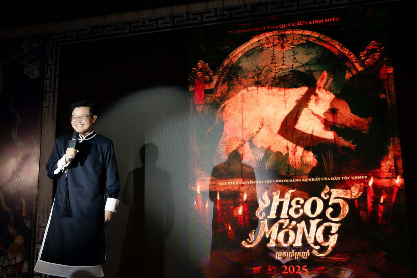 Đạo diễn Võ Thanh Hòa dành nhiều tâm huyết cho dự án. Đạo diễn Võ Thanh Hòa dành nhiều tâm huyết cho dự án.