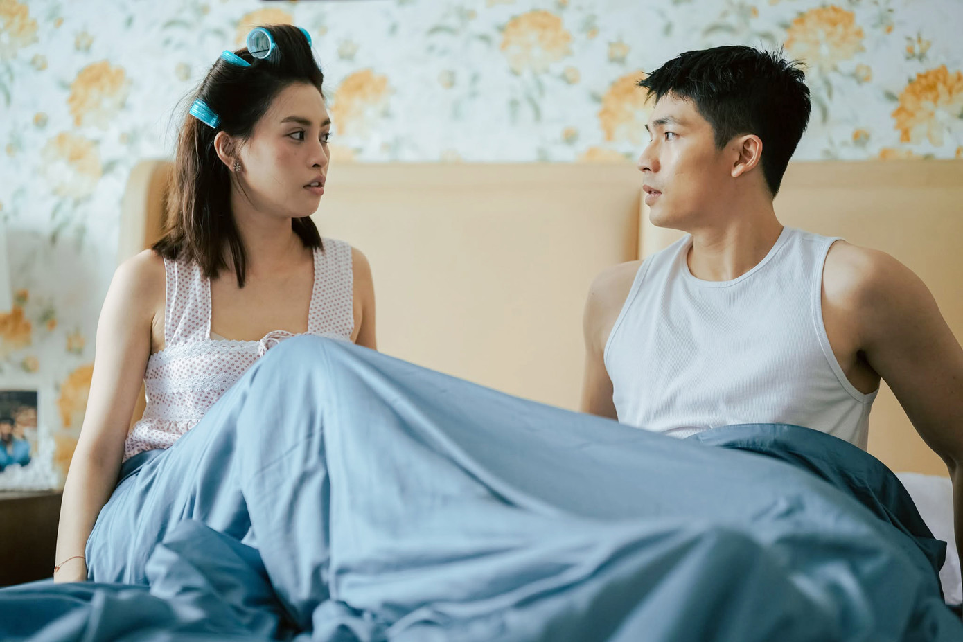 Tình yêu cần có sự thấu hiểu và hy sinh. Tình yêu cần có sự thấu hiểu và hy sinh.