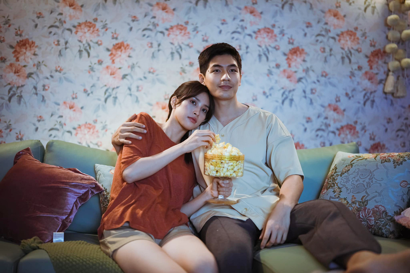 Quỳnh Anh (Tiểu Vy) sống với Quốc Anh (Quốc Anh) như vợ chồng.