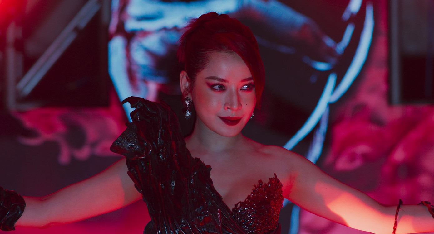 Tạo hình của Chi Pu và Thuận Nguyễn trong Người mặt trời. Tạo hình của Chi Pu và Thuận Nguyễn trong Người mặt trời.