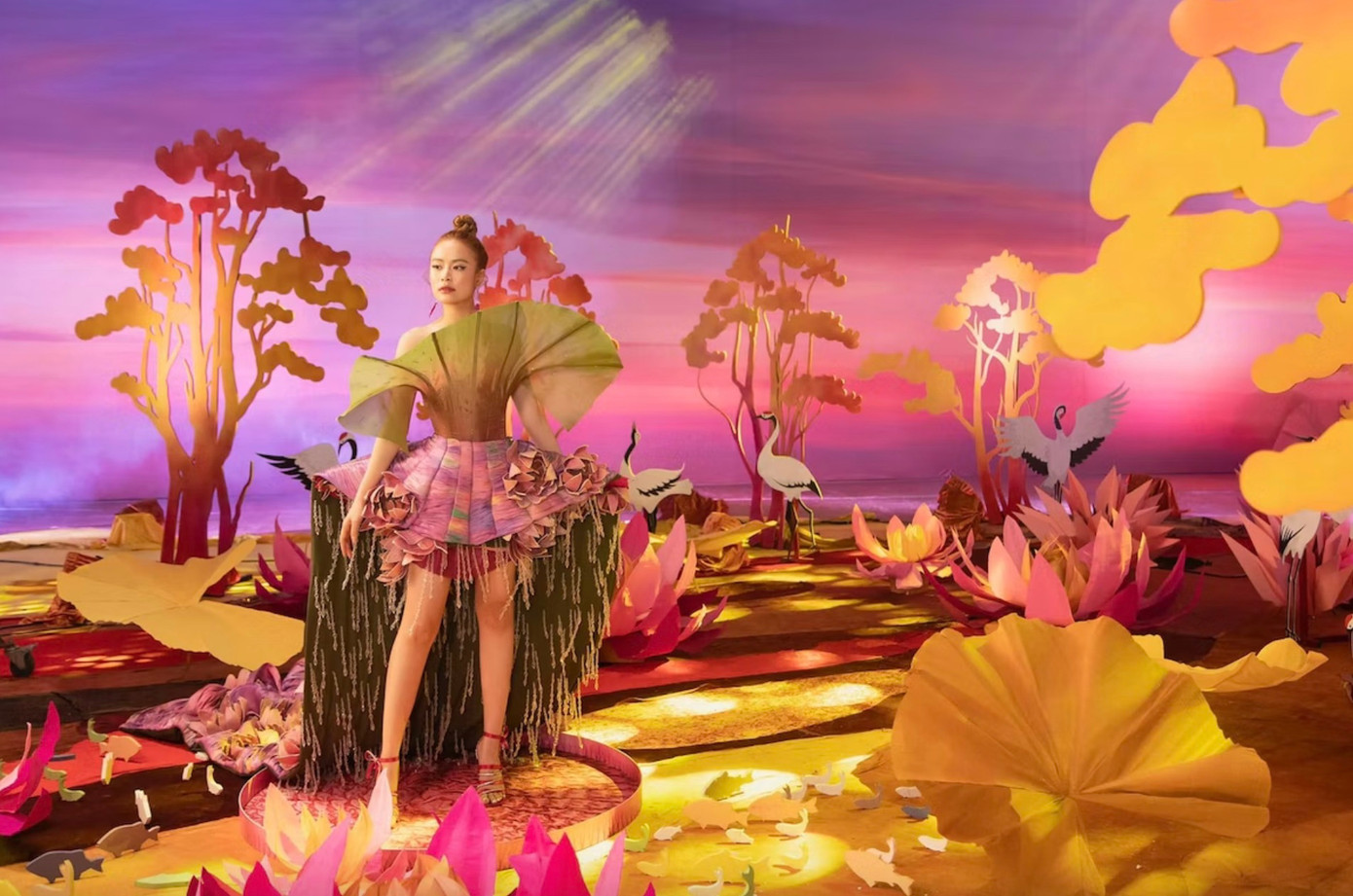 See tình là một trong những bản hit được yêu thích của Hoàng Thùy Linh. See tình là một trong những bản hit được yêu thích của Hoàng Thùy Linh.