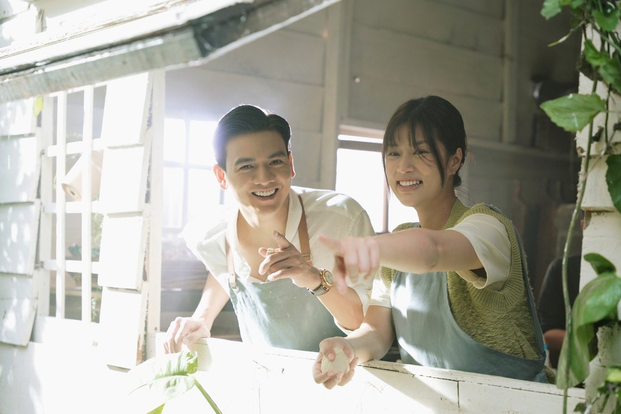 Đoàn Thiên Ân đóng cặp Lê Xuân Tiền trong Nụ hôn bạc tỷ.