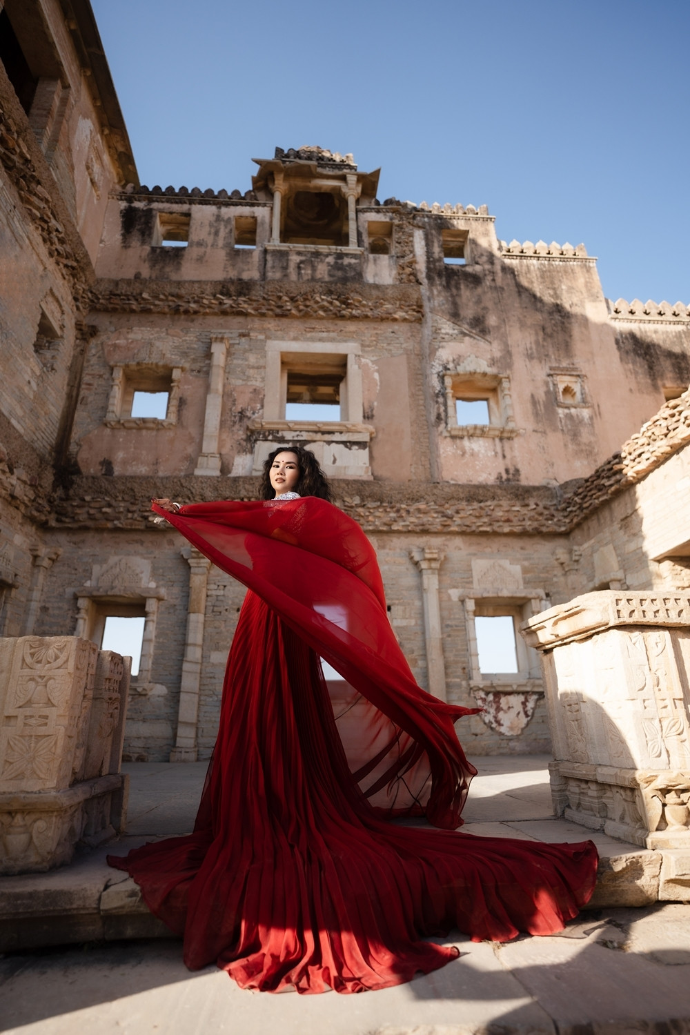 Võ Hạ Trâm chinh phục khán giả bằng giọng ca khỏe khắn, kỹ thuật xử lý điêu luyện. Võ Hạ Trâm chinh phục khán giả bằng giọng ca khỏe khắn, kỹ thuật xử lý điêu luyện.