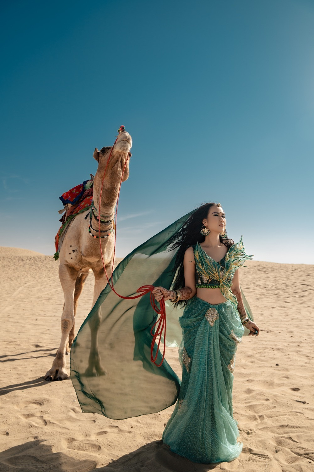 Võ Hạ Trâm chinh phục khán giả bằng giọng ca khỏe khắn, kỹ thuật xử lý điêu luyện. Võ Hạ Trâm chinh phục khán giả bằng giọng ca khỏe khắn, kỹ thuật xử lý điêu luyện.