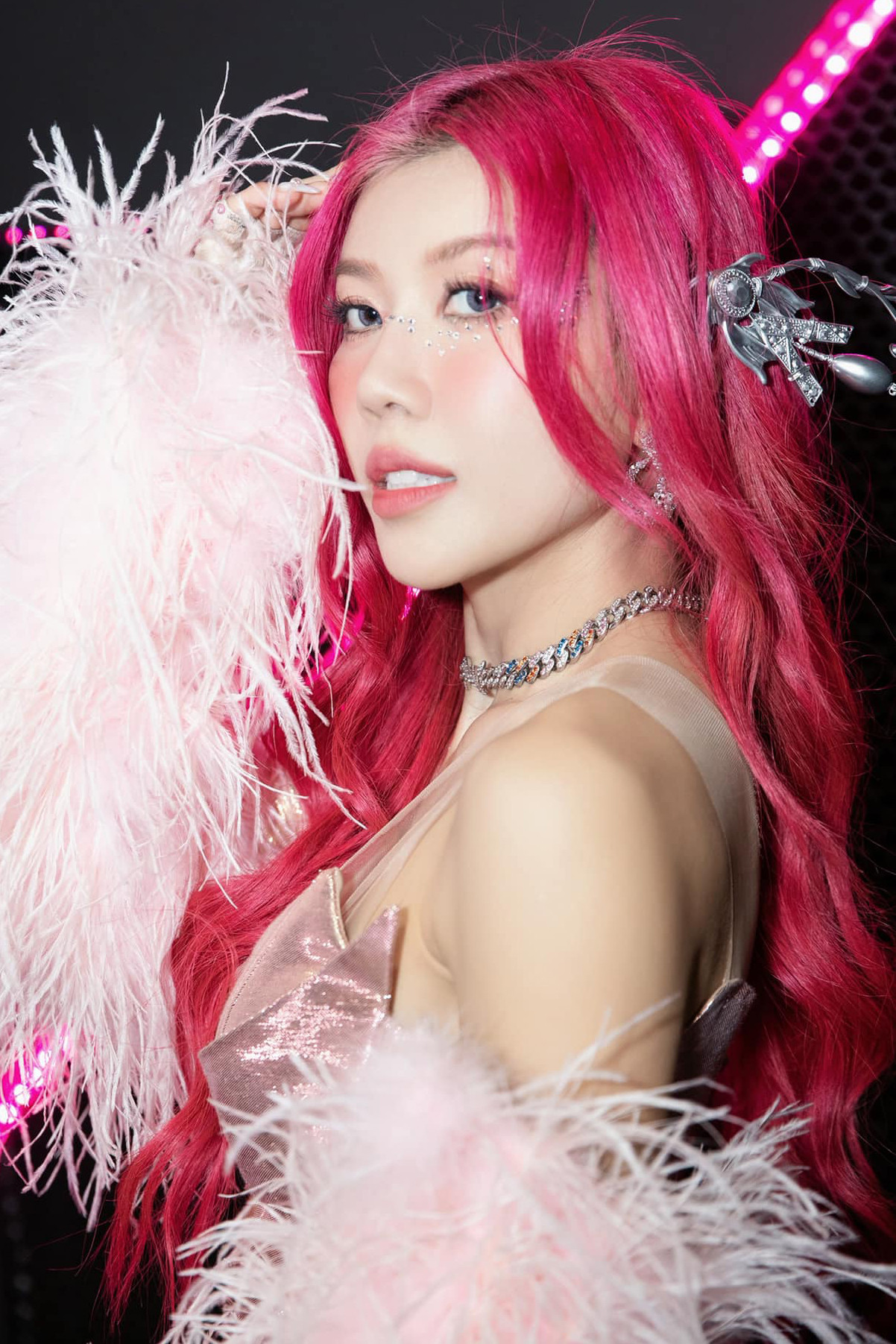 Việc Trang Pháp và MLee cùng làm đội trưởng sẽ giúp vòng chung kết thêm phần hấp dẫn.