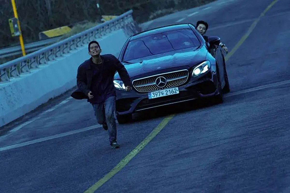 Phim cuốn người xem vào loạt cảnh hành động, rượt đuổi đến nghẹt thở. Phim cuốn người xem vào loạt cảnh hành động, rượt đuổi đến nghẹt thở.