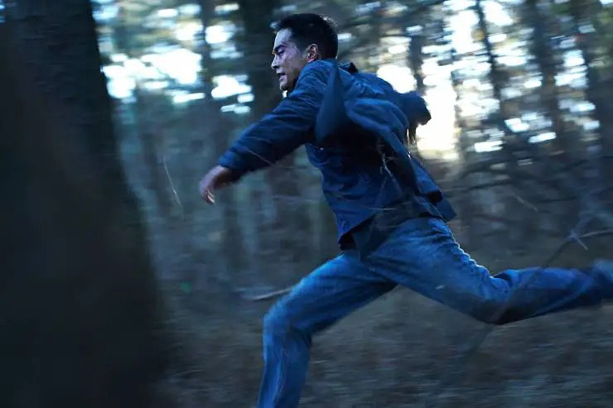 Phim cuốn người xem vào loạt cảnh hành động, rượt đuổi đến nghẹt thở. Phim cuốn người xem vào loạt cảnh hành động, rượt đuổi đến nghẹt thở.