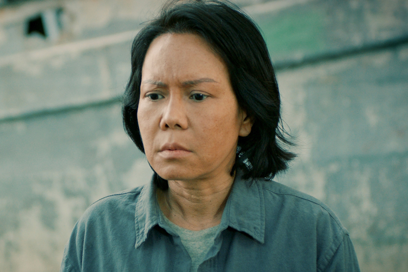 Tạo hình của Việt Hương trong vai bà Lệ.