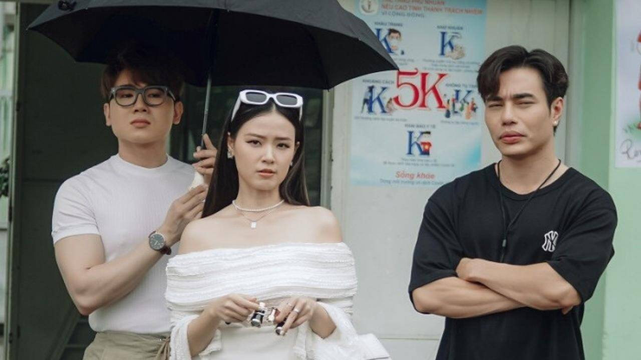 Sau khi thua lỗ tại rạp, ê-kíp Khi ta hai lăm tìm cách đưa phim lên nền tảng phát trực tuyến. Sau khi thua lỗ tại rạp, ê-kíp Khi ta hai lăm tìm cách đưa phim lên nền tảng phát trực tuyến.