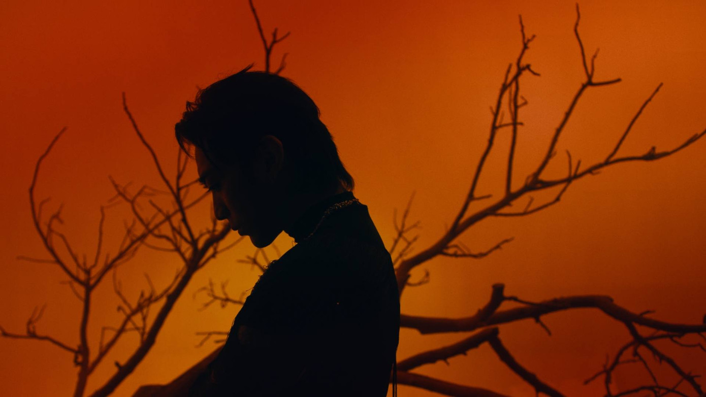 Một vài hình ảnh trong MV. Một vài hình ảnh trong MV.