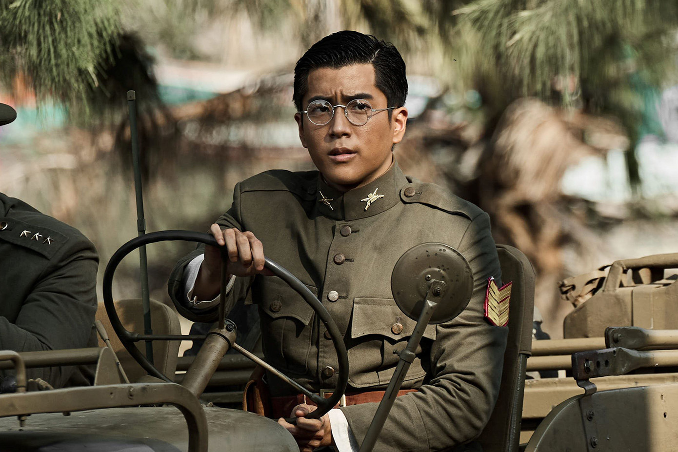 Nam chính Chanon Santinatornkul chưa thể giúp Chiến địa tử thi tạo cơn sốt tại rạp Việt. Nam chính Chanon Santinatornkul chưa thể giúp Chiến địa tử thi tạo cơn sốt tại rạp Việt.