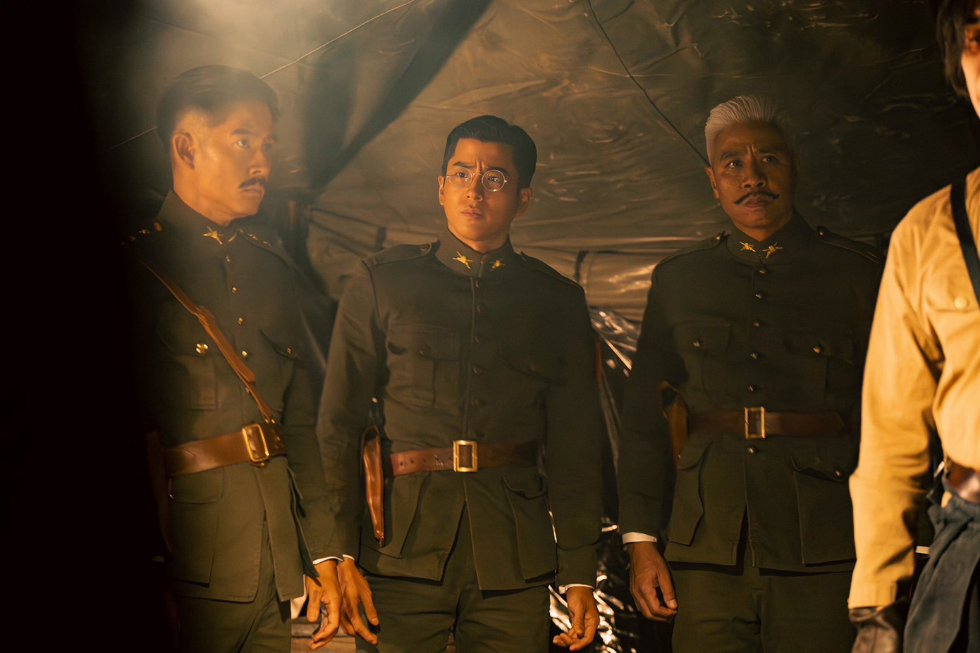 Nam chính Chanon Santinatornkul chưa thể giúp Chiến địa tử thi tạo cơn sốt tại rạp Việt. Nam chính Chanon Santinatornkul chưa thể giúp Chiến địa tử thi tạo cơn sốt tại rạp Việt.