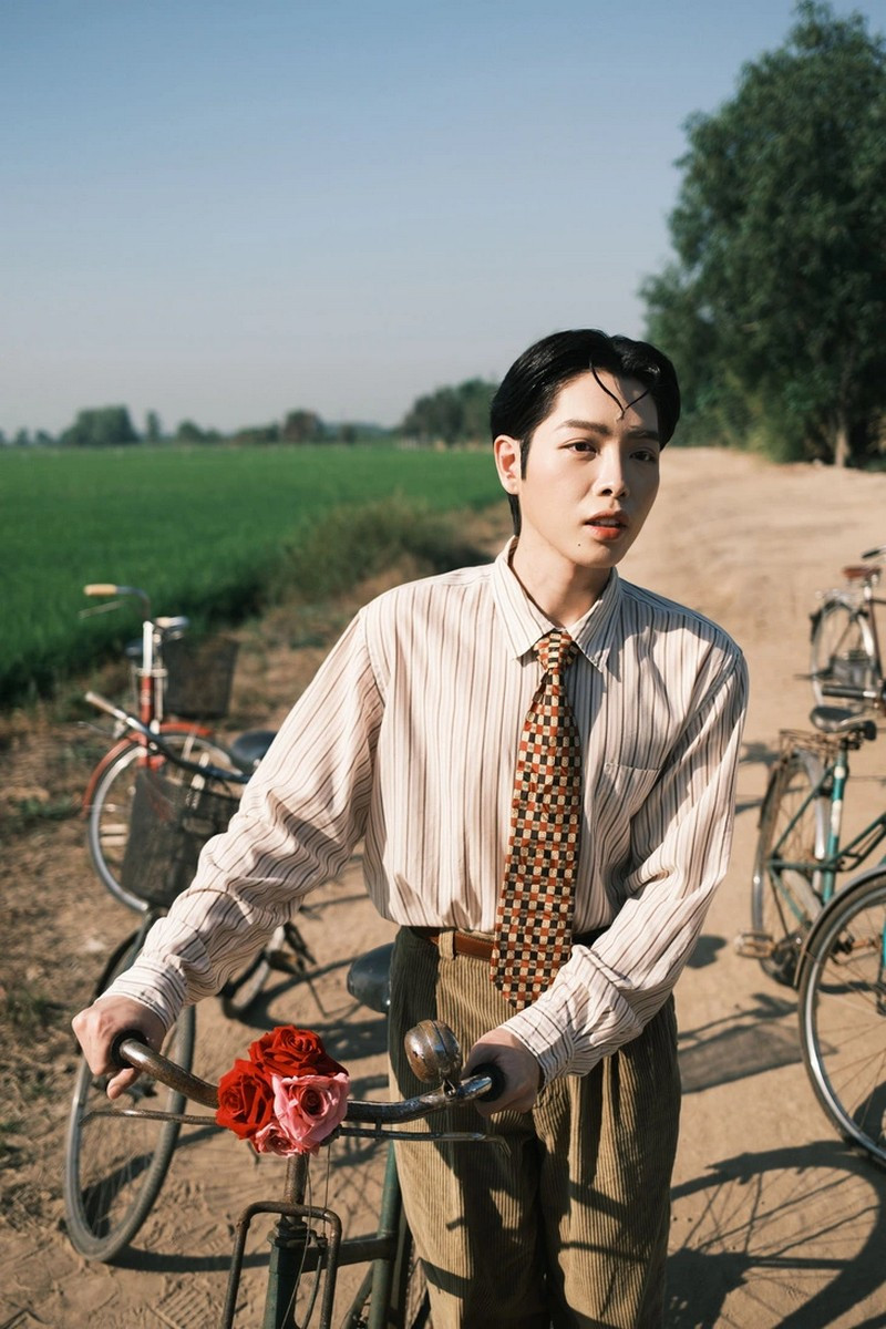 Tạo hình của Đức Phúc trong MV.