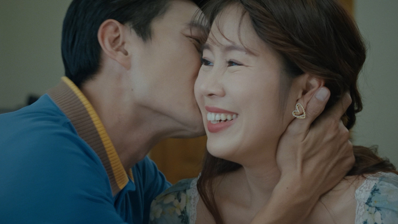 Tác phẩm quy tụ dàn diễn viên quen thuộc trên màn ảnh nhỏ, đặc biệt là Lê Phương trong vai chính.