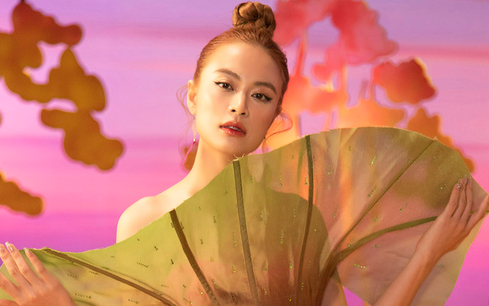 See tình giúp tên tuổi Hoàng Thùy Linh vươn ra quốc tế. See tình giúp tên tuổi Hoàng Thùy Linh vươn ra quốc tế.