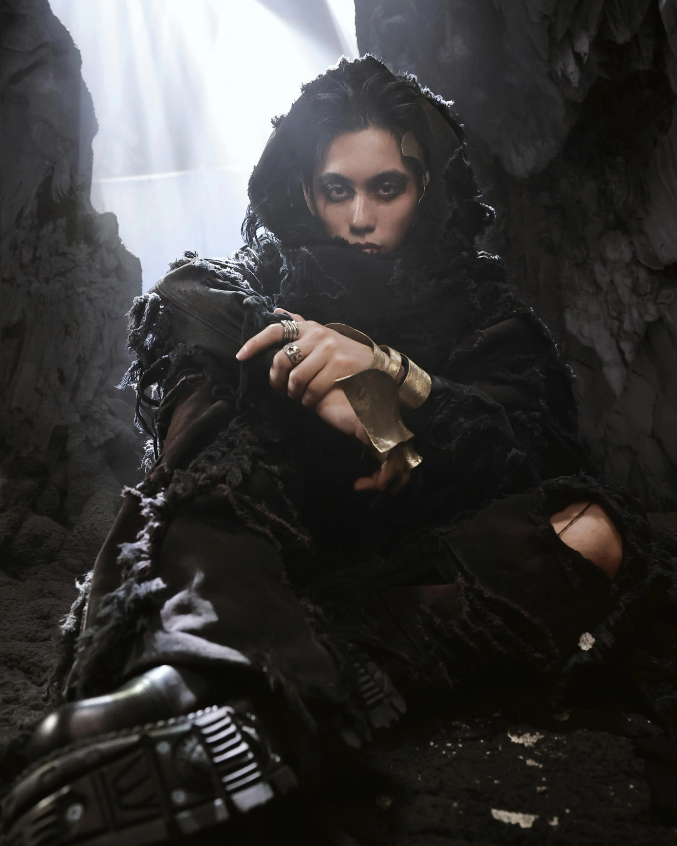 Mono thay đổi hình tượng trong MV mới.