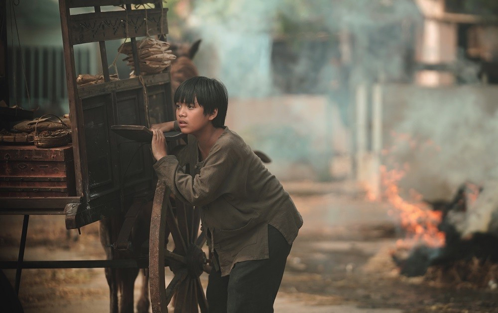 Bản điện ảnh Đất rừng phương Nam thay đổi bối cảnh và nhiều tình tiết so với nguyên tác. Bản điện ảnh Đất rừng phương Nam thay đổi bối cảnh và nhiều tình tiết so với nguyên tác.